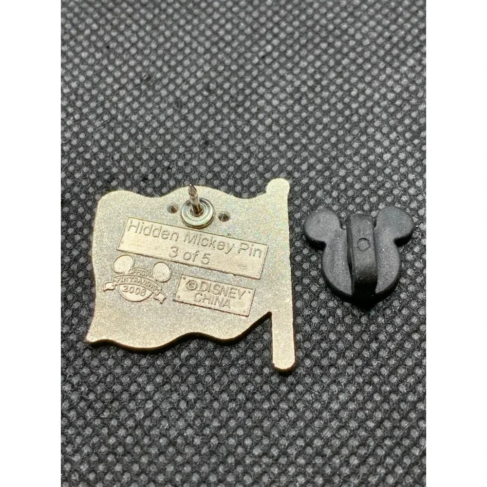 2009 Mickey Mouse Flag Disney pin Blue with Mickey's face fun icons